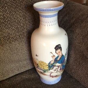 Vintage Chinese Famille Vase